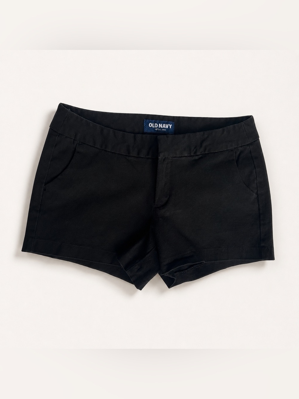 Old Navy women’s black chino shorts mid rise cotton size 8 regular
